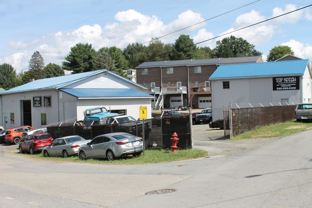 Top Notch Towing and Recovery shop and lot